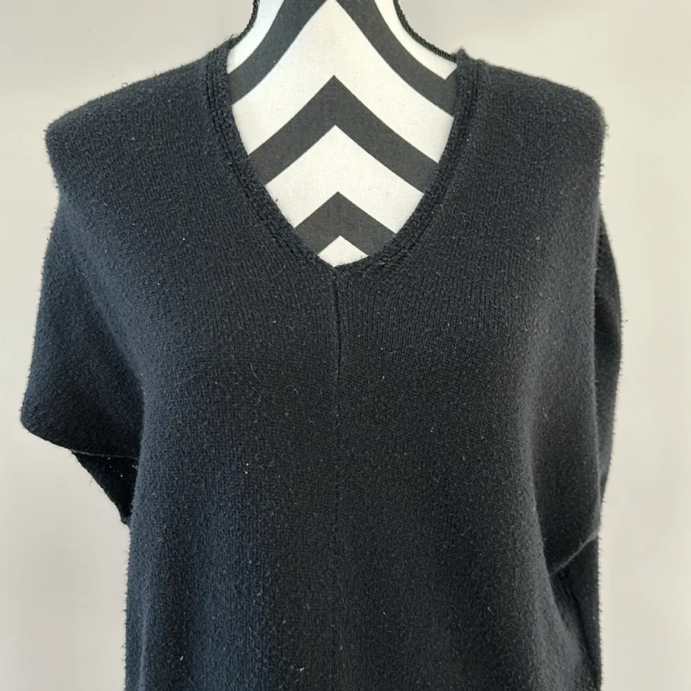 Old Navy Black Sweater Sz SM - Image 2