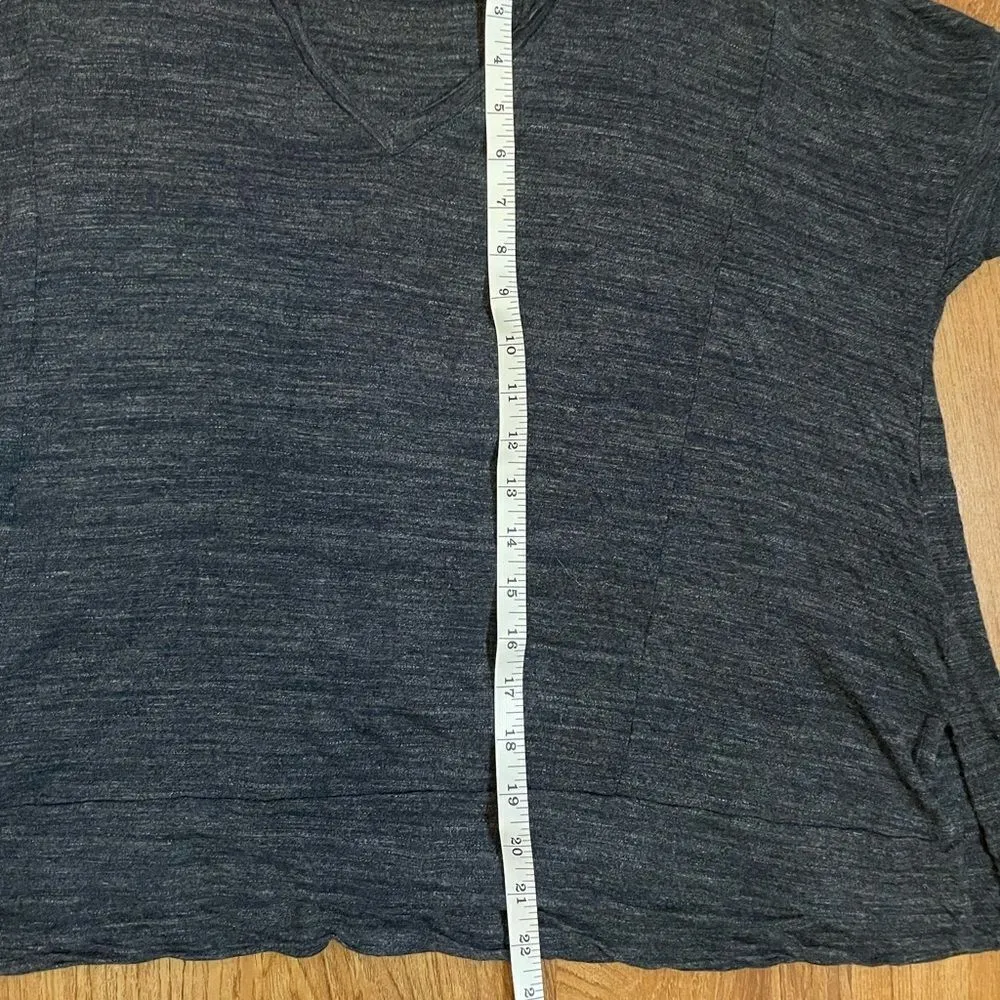 Madewell charcoal gray Vneck  soft casual shirt sz L - Image 3