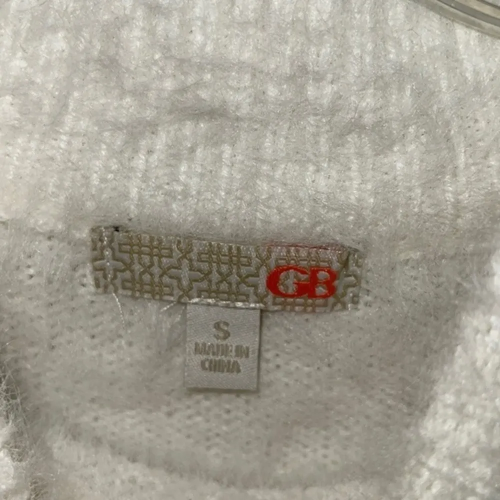 Gianni Bini GB fuzzy crop sweater ❤️‍🔥 - Image 3