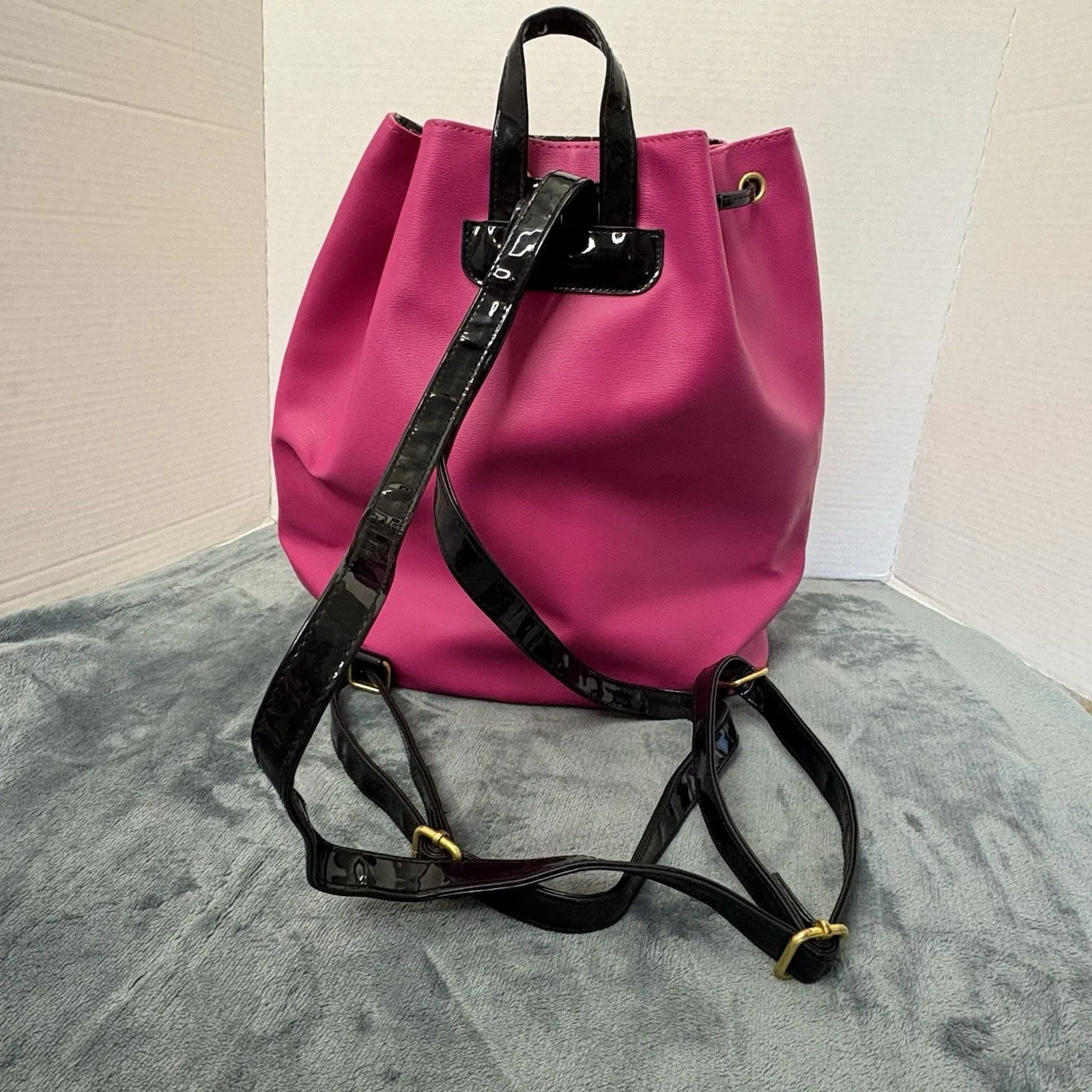 Y2kJuicy Couture Hot Pink Drawstring Bucket Backpack Gold Hardware Black Straps - Image 4