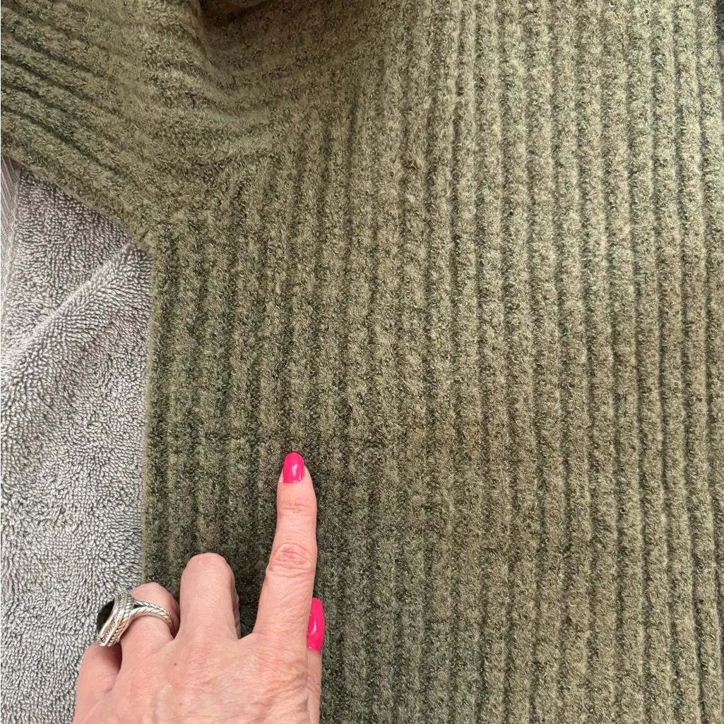 NWT Fever Ribbed Crewneck Sweater with Bell Sleeves Size Medium Green - Image 16