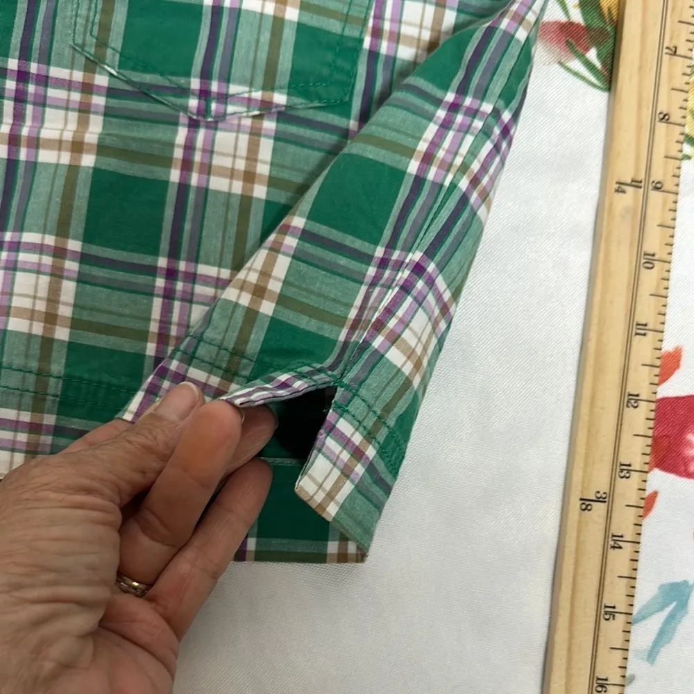 New York & Company Green and Purple Plaid Shorts Size 8 - Image 6