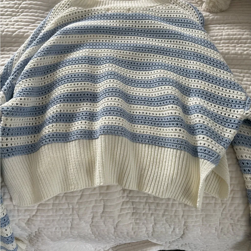 Striped Blue and White Women's Sweater Size L - Image 3