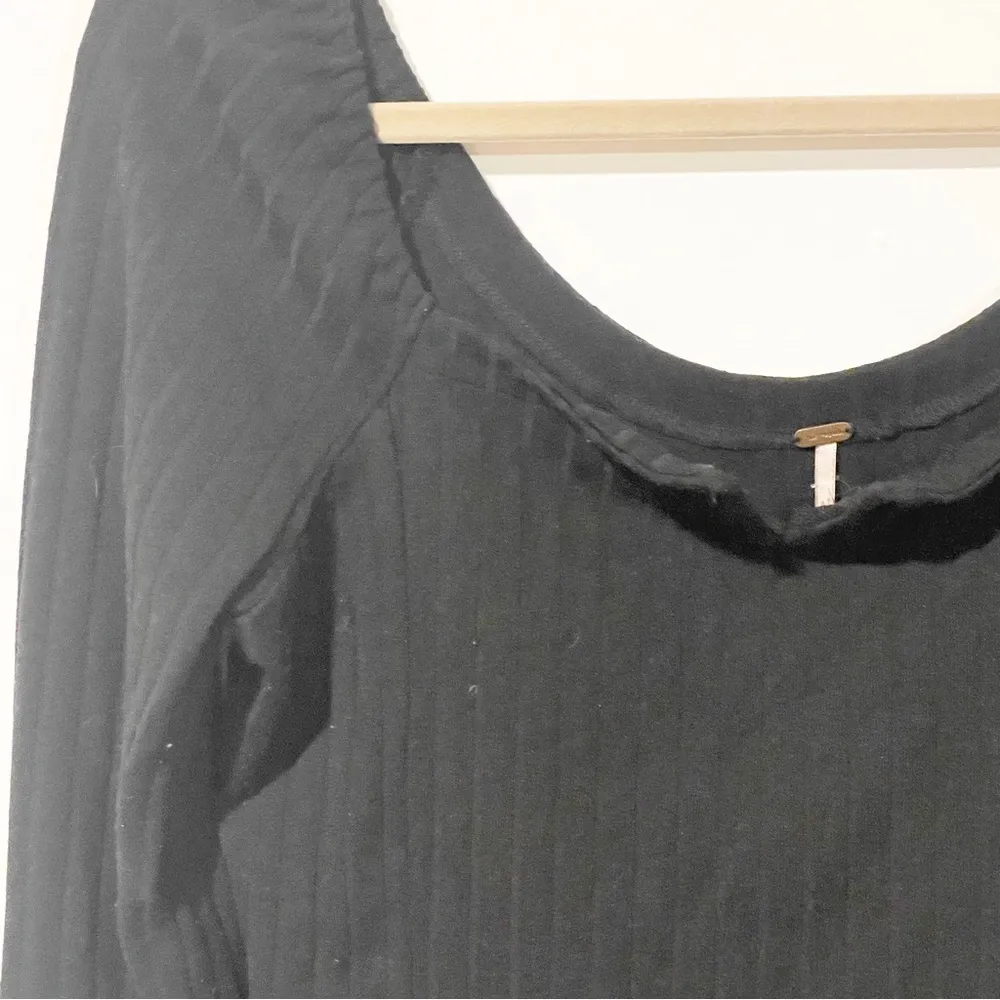 Free People Size Medium Black Ribbed V Neck Long Sleeve Scoop Top - Image 2