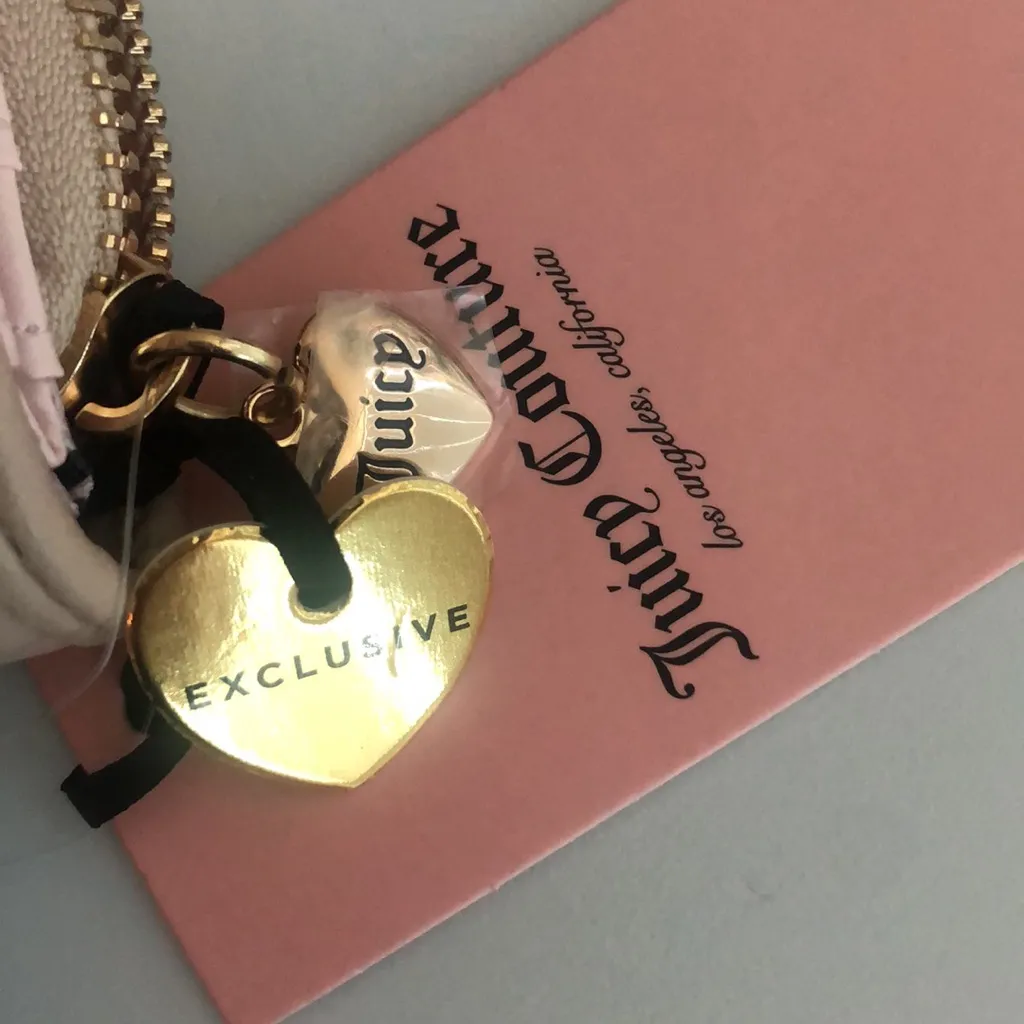 Juicy Couture nwt sandstone lovely girl zip around Wallet with Gold Accents - Image 5