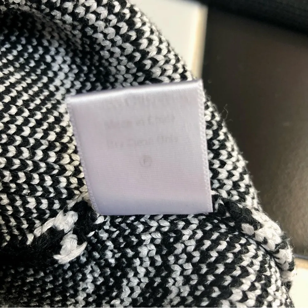 Zedd Abstract Yin Yang Zebra Balloon Sleeve Sweater Black & White sz Med - Image 15