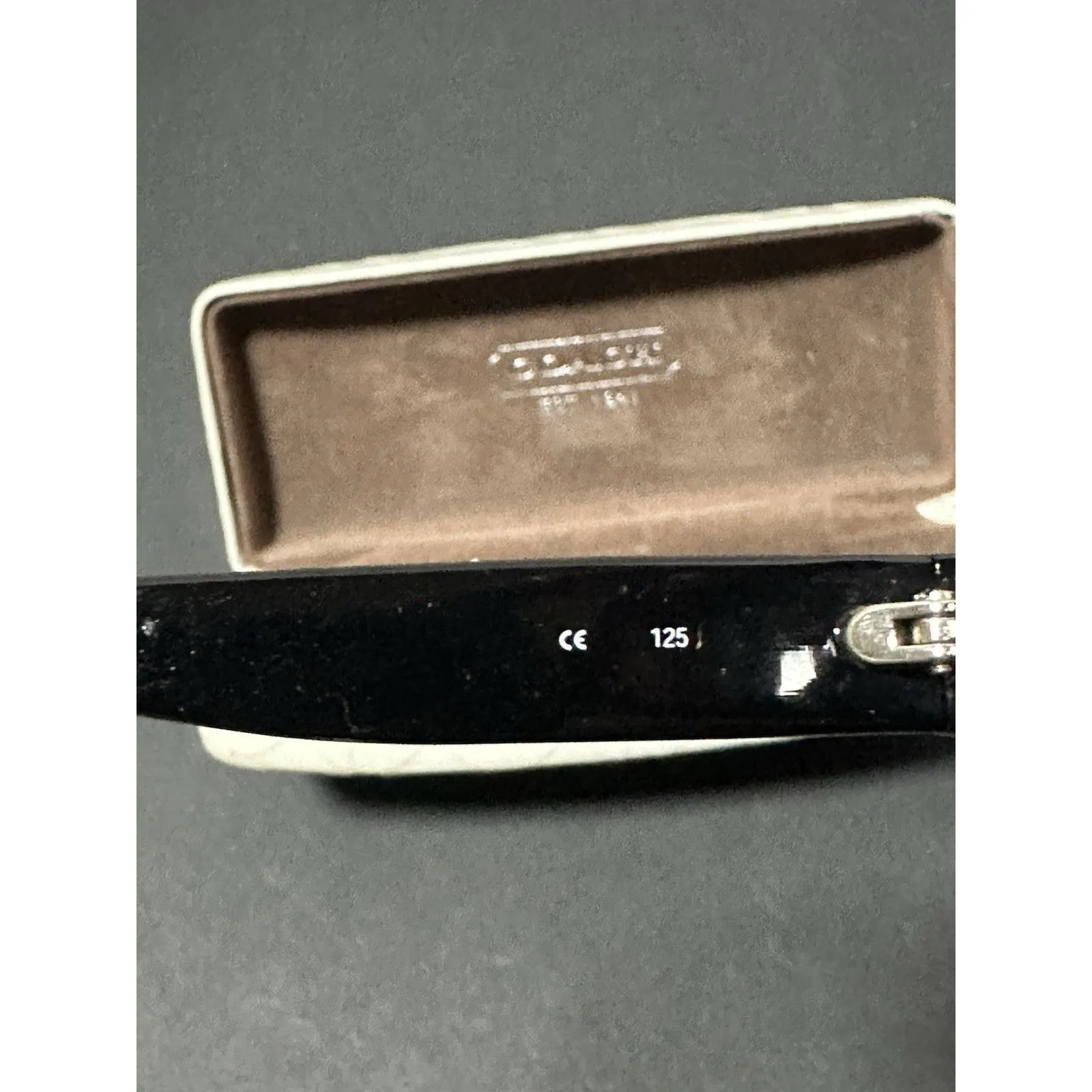 Coach Chelsea S426 sunglasses in black, featuring & Case - Image 8