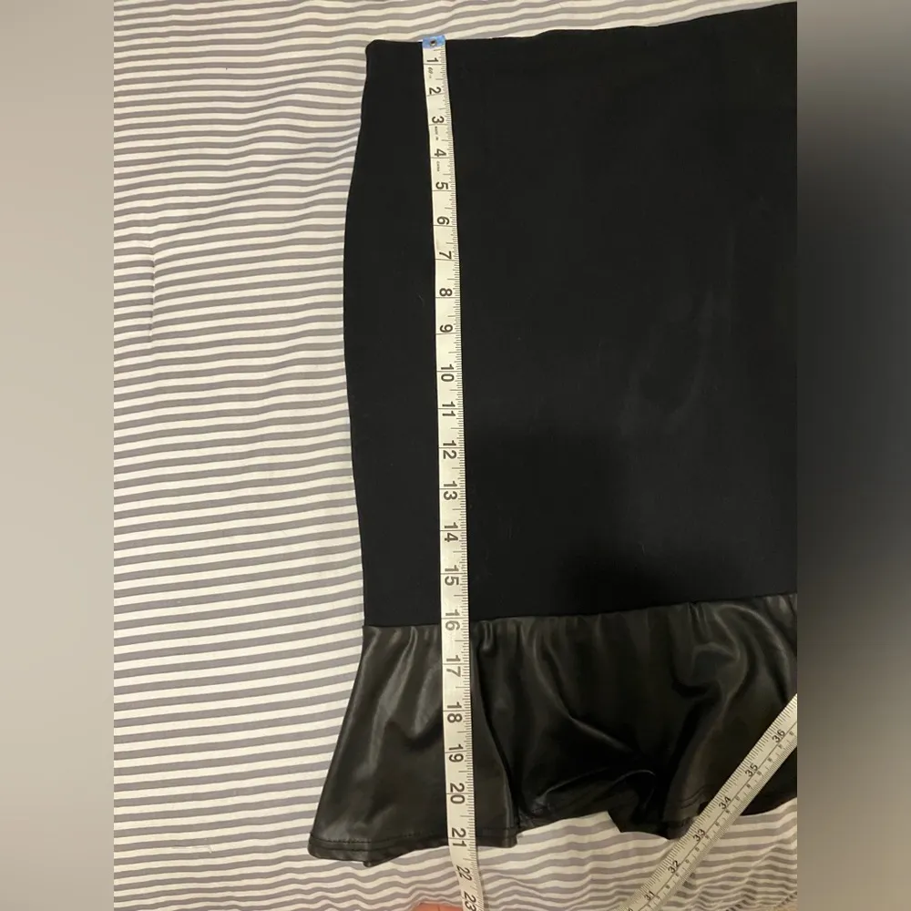 Windsor Pencil skirt with ruffle hem L - Image 10