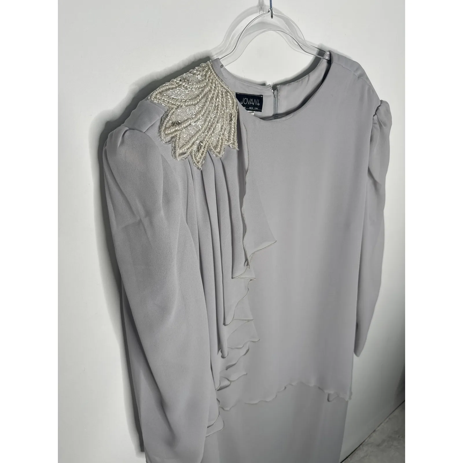 Vintage 1980s–1990s Jovani New York Beaded Shoulder Grey Chiffon Evening Gown 28 - Image 6