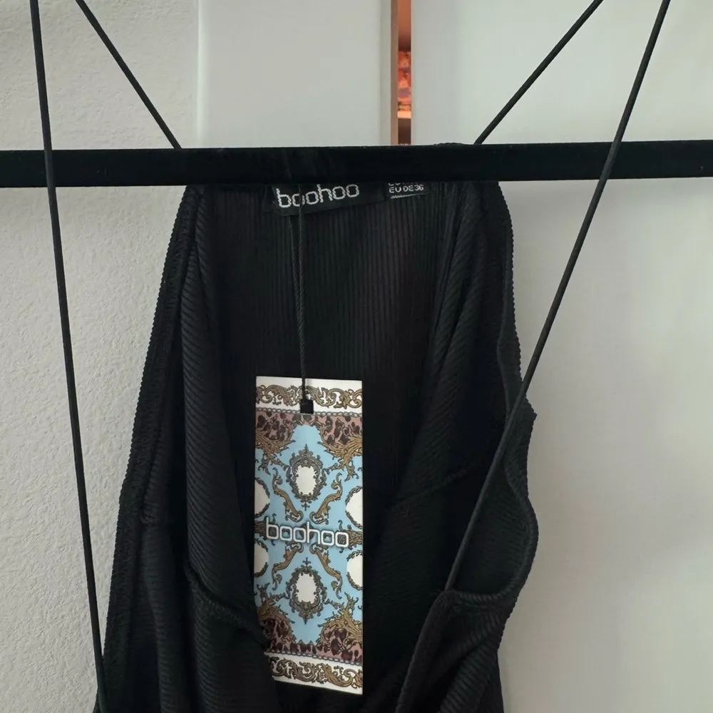 Boohoo  Black Asymmetrical Backless Bodysuit - Image 3