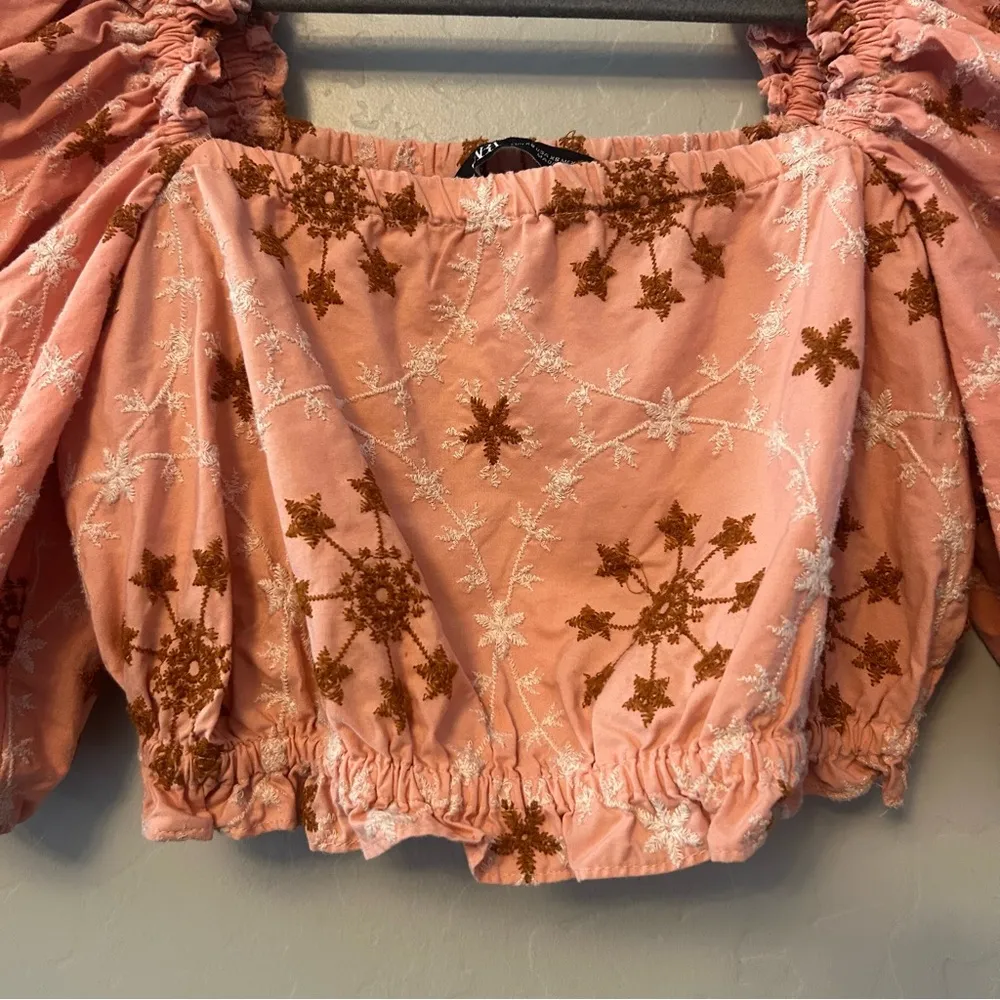 Zara women's coral peach floral embroidered cropped puff sleeve blouse size xs - Image 3