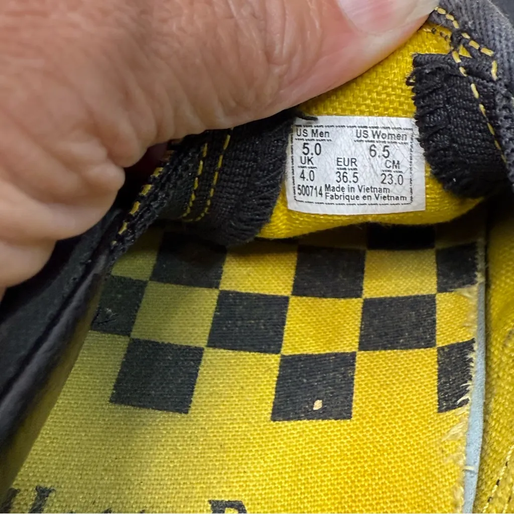 Vans Harry Potter Classic Slip On Black Hufflepuff Shoes Women’s Size 6.5 - Image 4