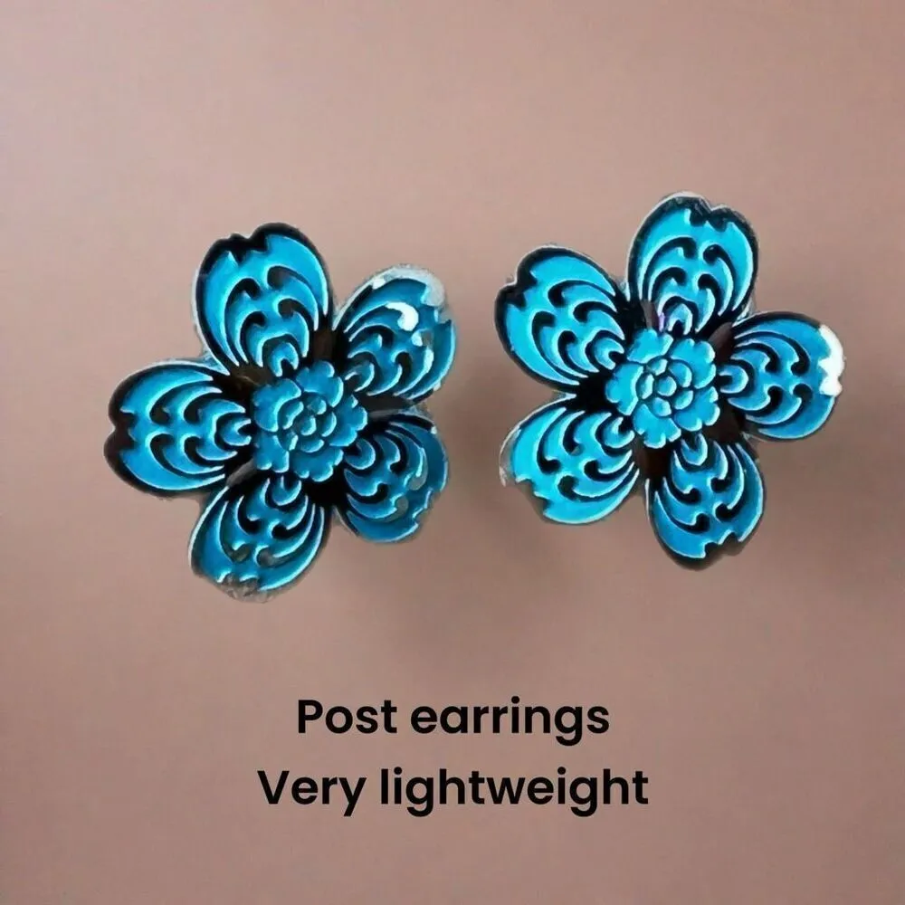 Silver and blue metallic post floral earrings - Image 3