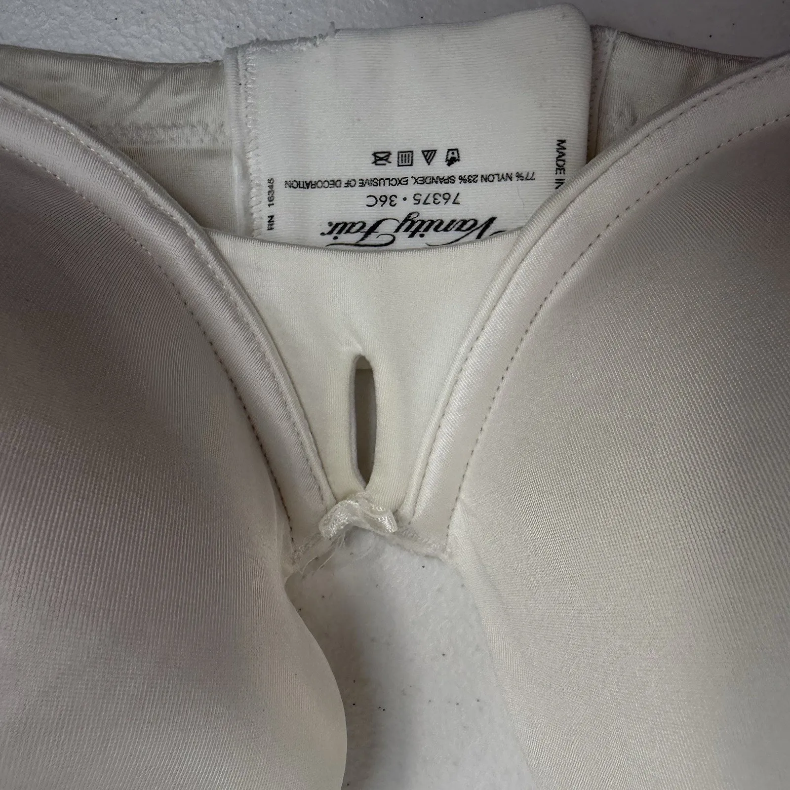 Vanity Fair 36C Bra Beautiful Benefits Contour T-Shirt Lined Underwire 76375 - Image 3
