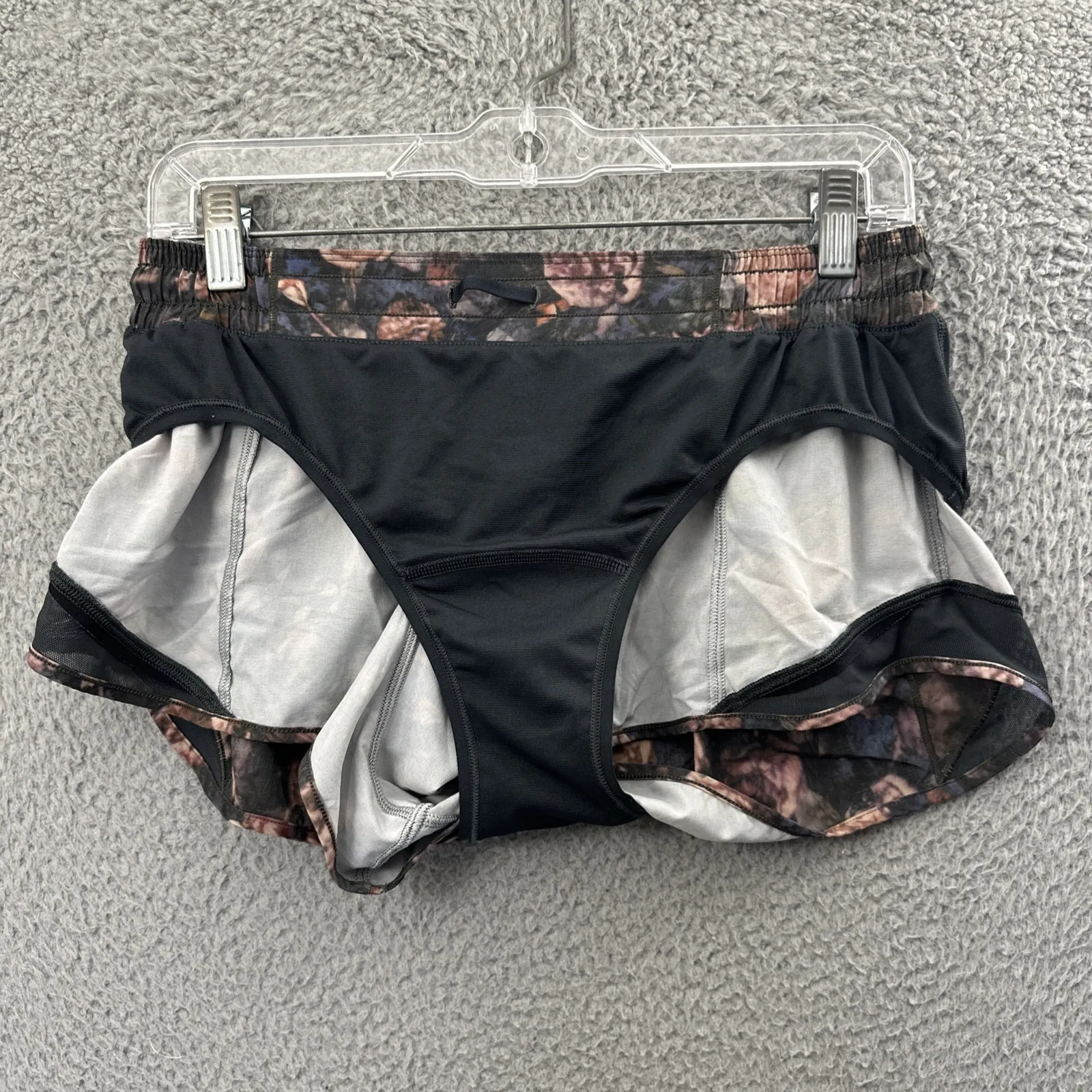 Lululemon Hotty Hot Shorts Low Rise 2.5" Frosted Rose Multi Athletic Women's 10 - Image 3