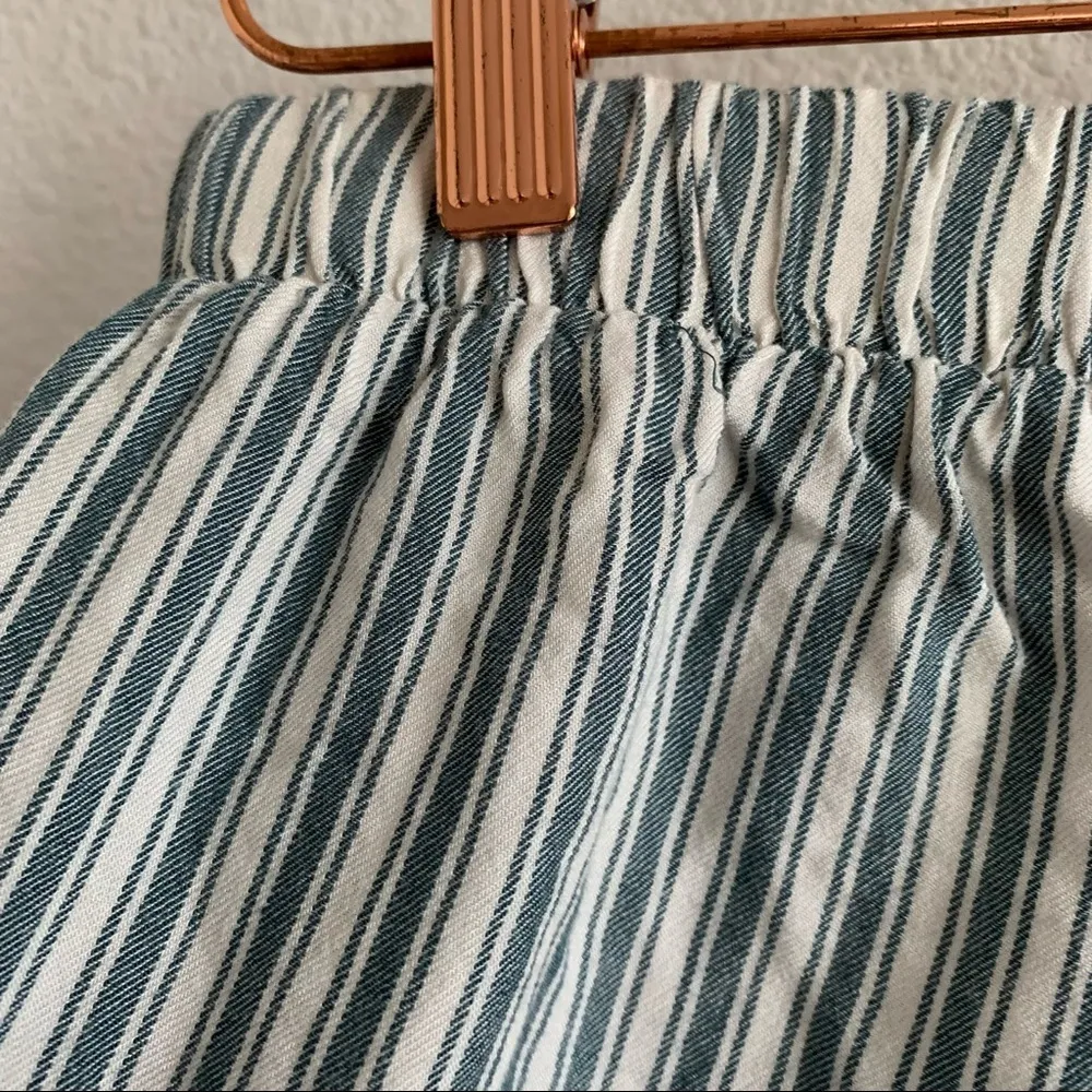 American Eagle AE Striped Ruffle Runner Soft Short High Waist Light Weight Small - Image 3