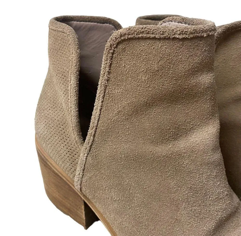 9.5 Hinge Perforated Heeled Ankle Bootie - Image 3