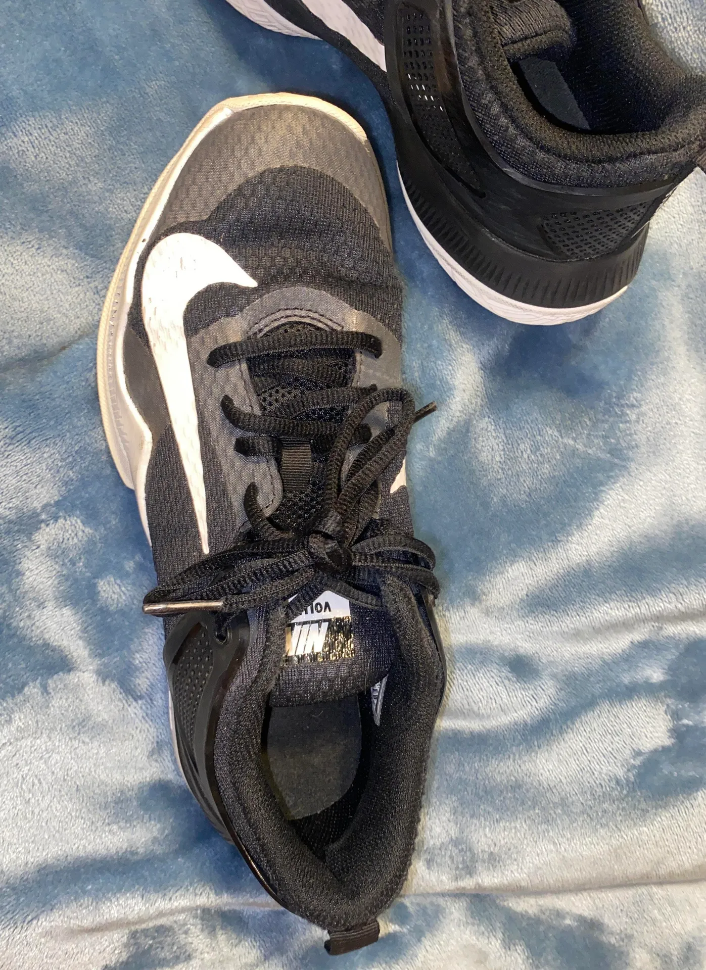 Women’s 8.5  Volleyball Shoes - Image 2