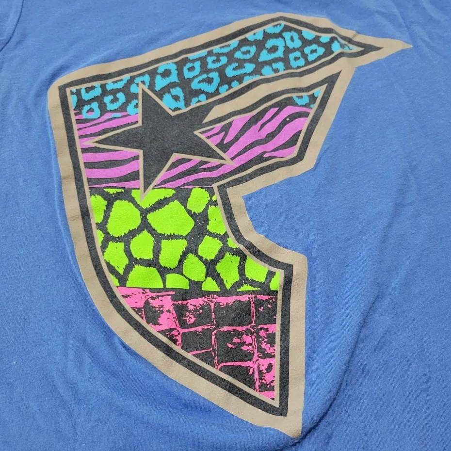 Top Size Small Women's Baby Tee Graphic Print T-Shirt Blue - Image 4