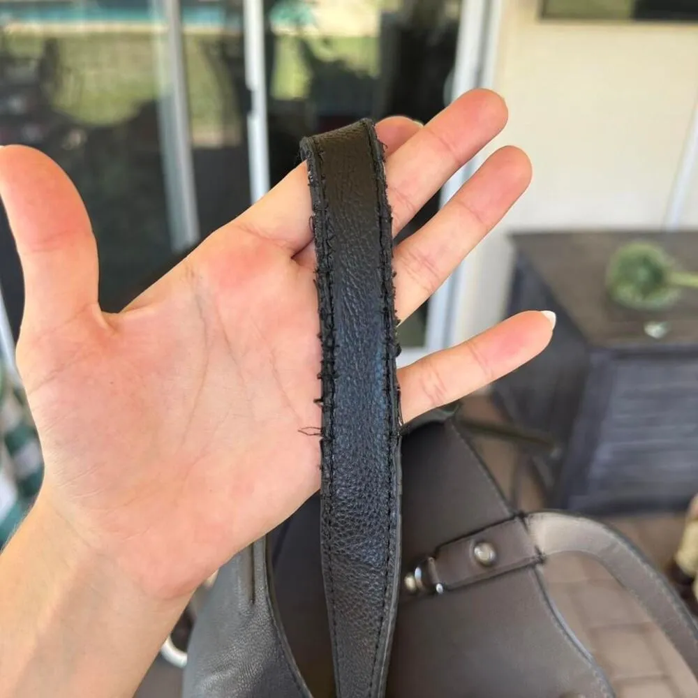 Leather Calvin Klein Shoulder Bag with Grommets and Magnetic Closure - Image 8