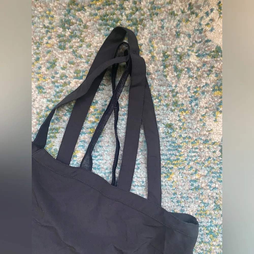 Fabletics strappy criss cross nylon mesh black tank top, size medium - Image 3