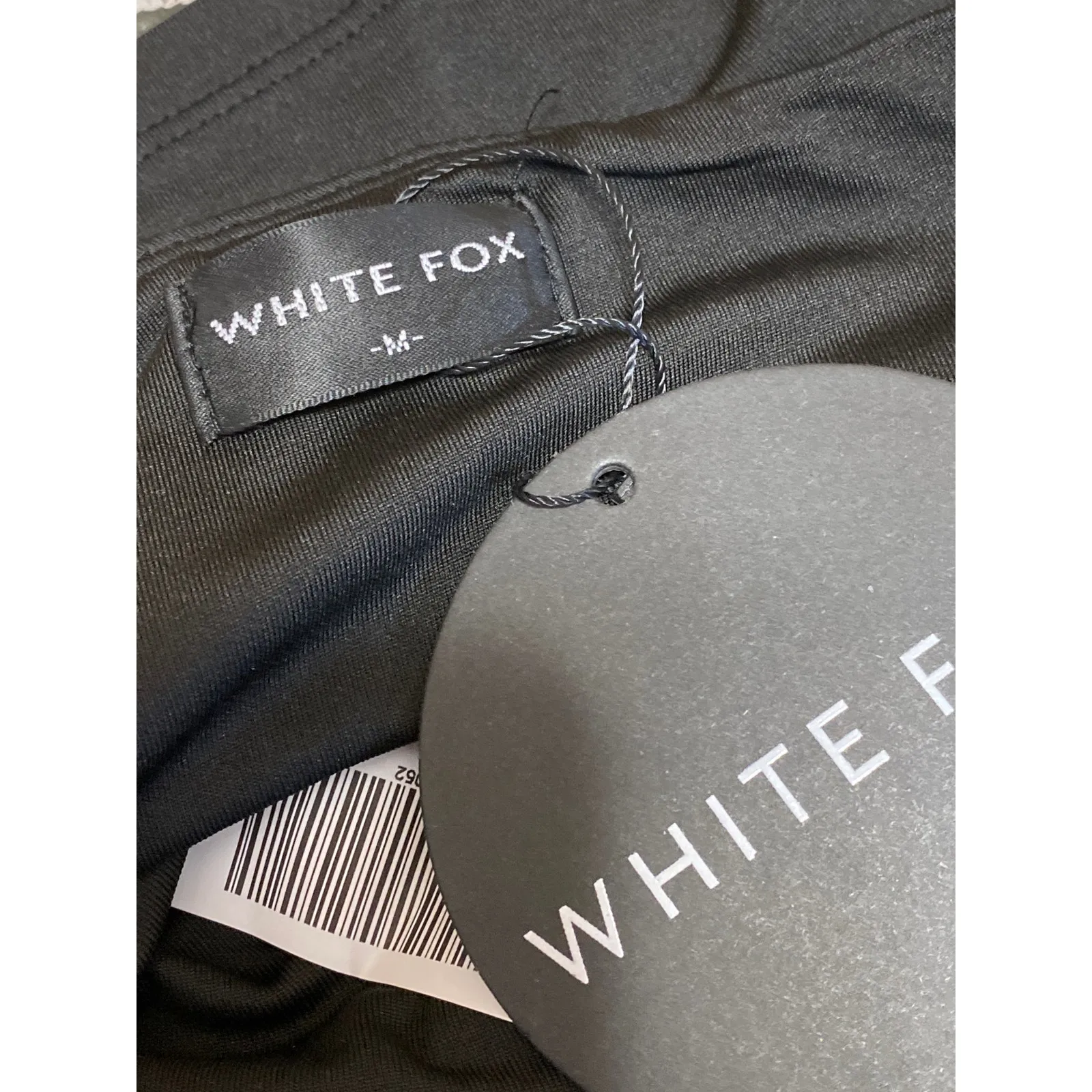 NEW White Fox Black Flower Keyhole Sleeveless Halter Camisole Crop Tank Top M - Image 3