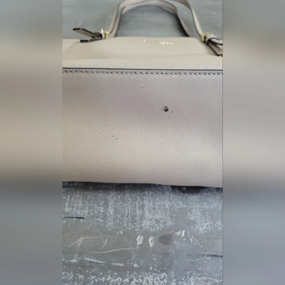 Michael Kors Jet Set Large Beige Top Zipper Tote Bag Tan - Image 3