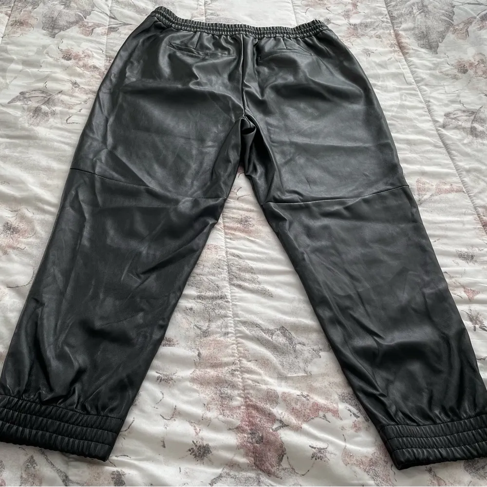 Cider black vegan leather pull on drawstring joggers, size XL pockets biker - Image 10