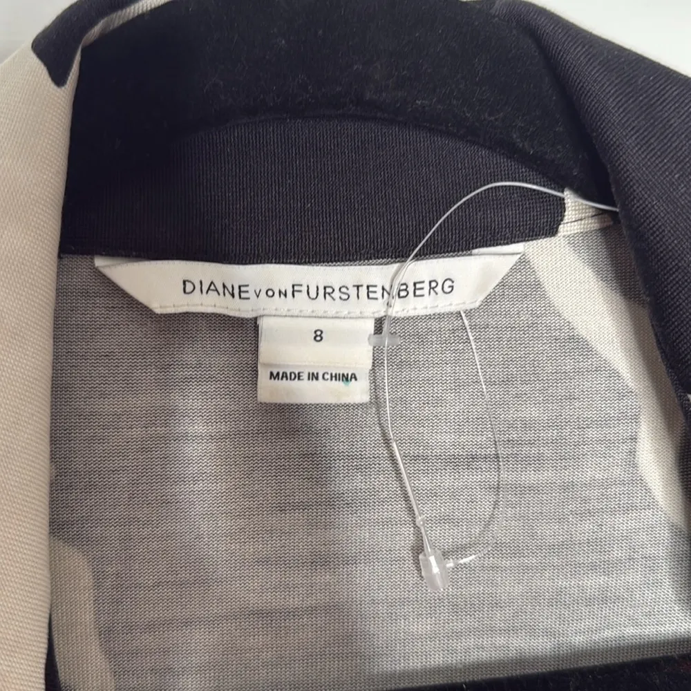 Diane Von Furstenberg 100% Silk Black and White Wrap Dress - 8 - Image 3