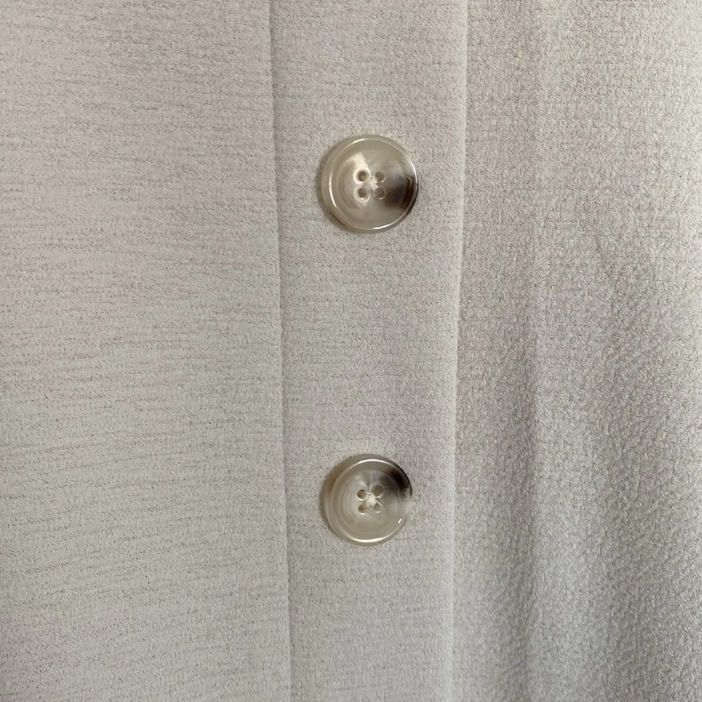 Maggie London NWT Classic Cream Structured Midi Dress. - Image 2