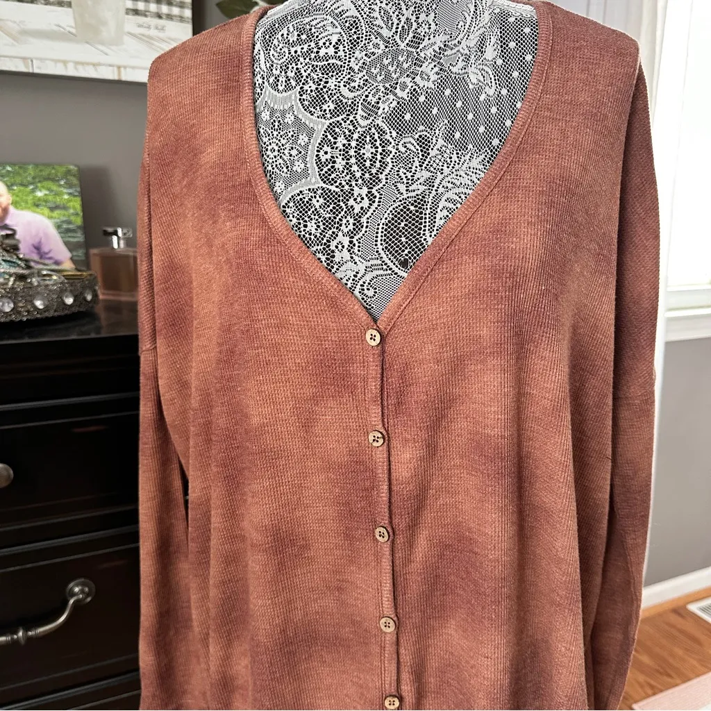 Z SUPPLY Mineral Wash Oversized Button Front Cardigan in Rust Clay Medium - Image 4