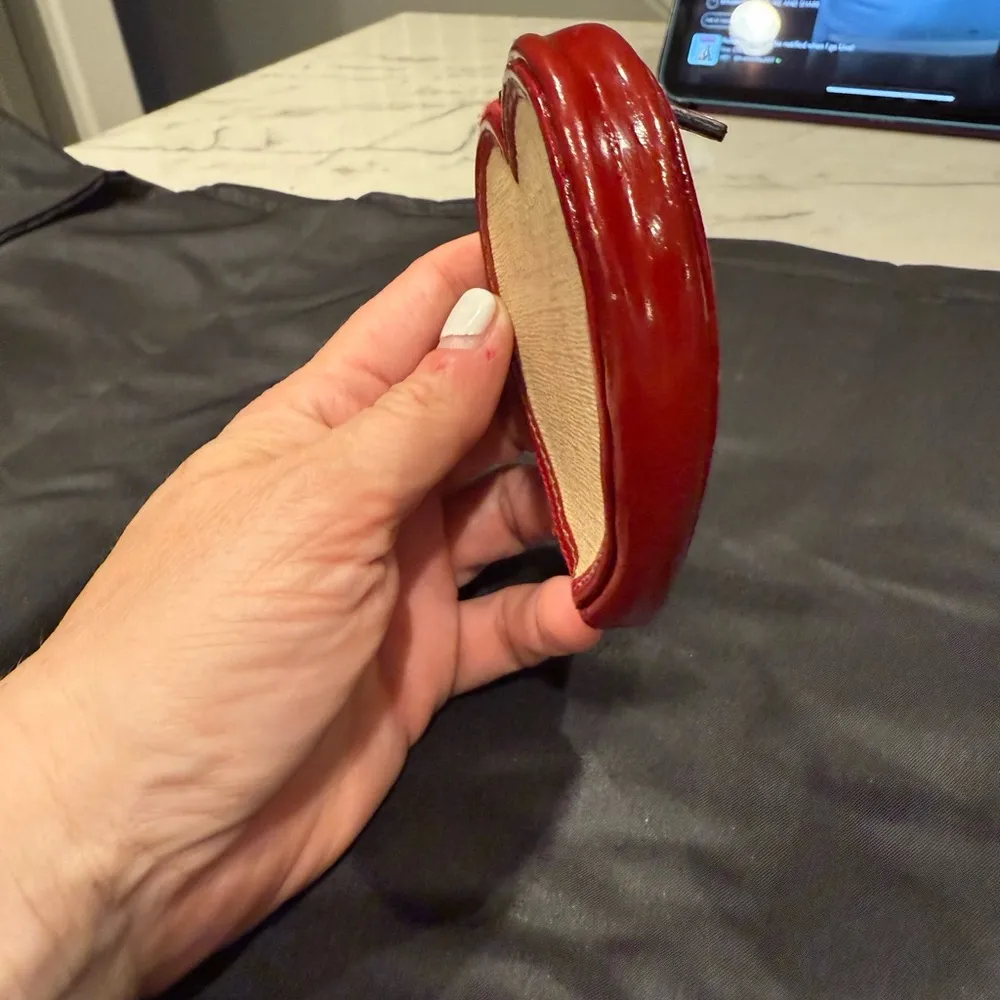 RARE Gucci Heart-Shaped Coin Purse - Image 3