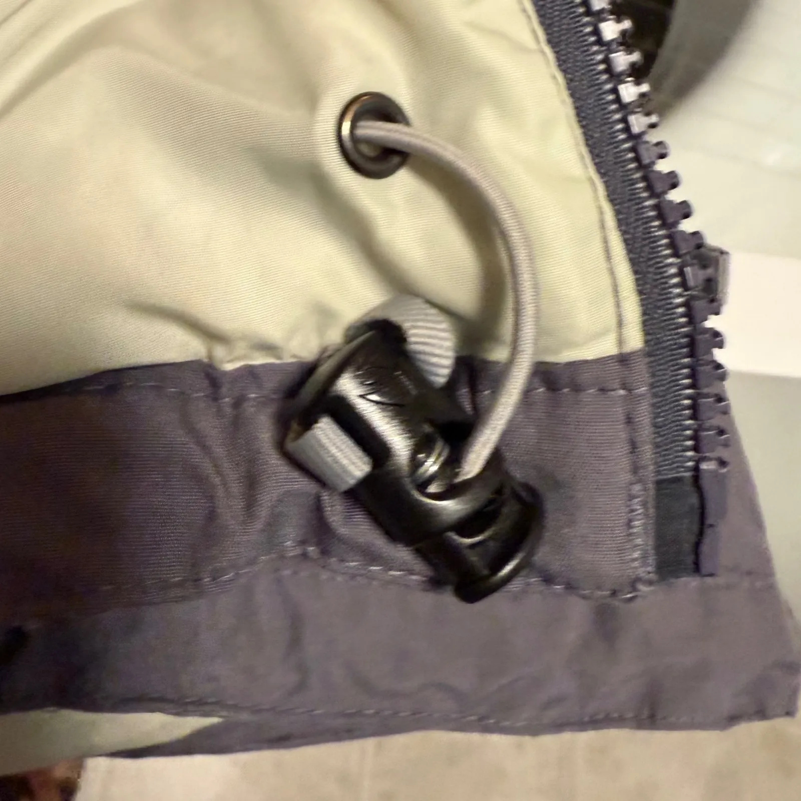 Burton RAR Womens Vest Puffer Quilted Hooded Down Filled Grey Size Medium - Image 8