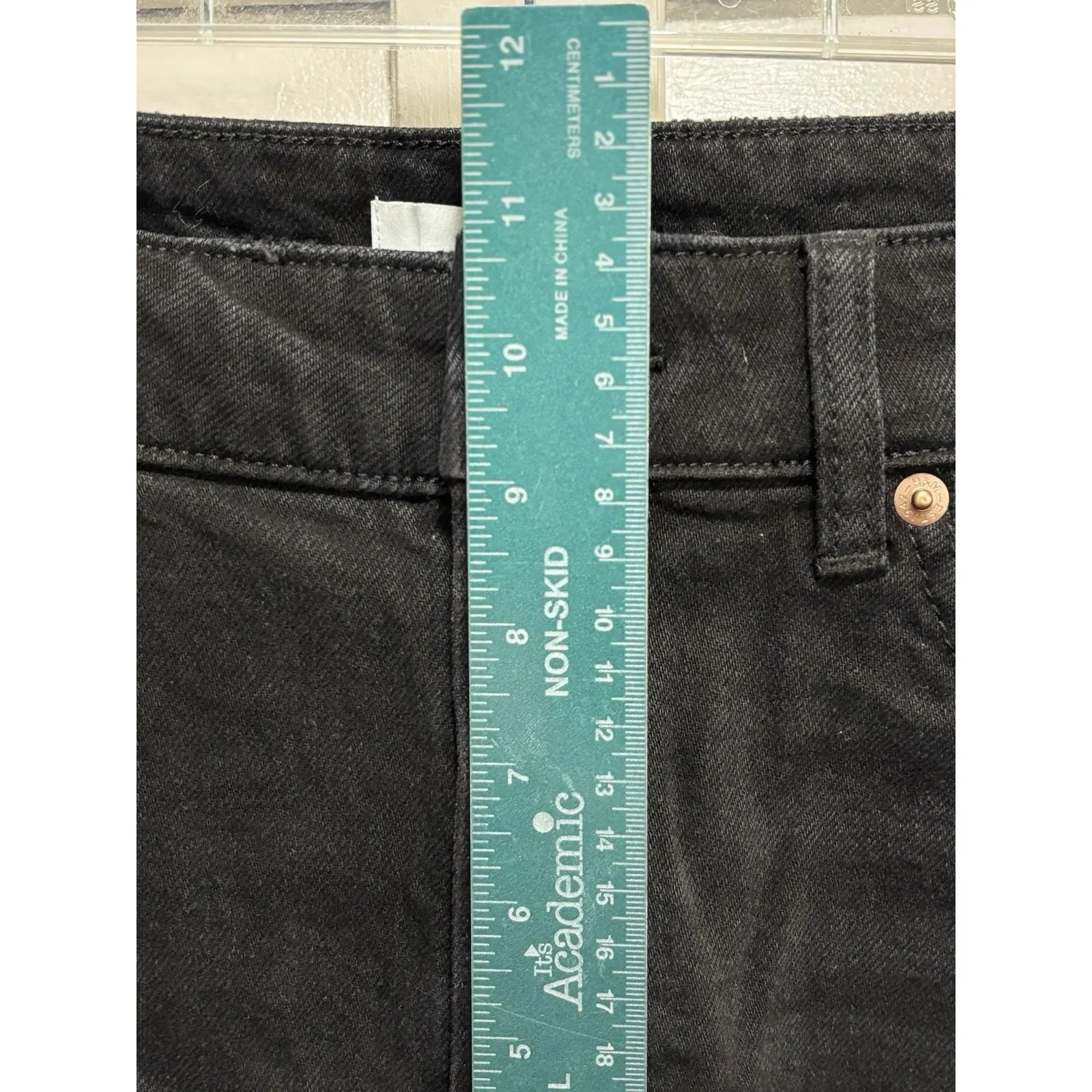 H&M NWT Black Denim Jean Shorts Size 8 Mid‎ Rise Zip Raw Hem Summer Comfort - Image 2