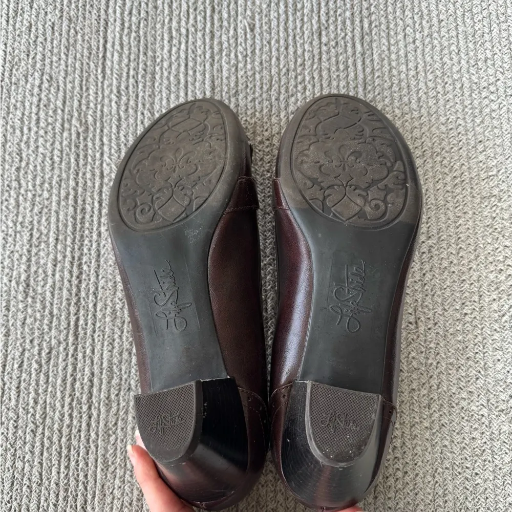 Life Stride Reese Oxblood Brown Heeled Loafers w Fringe Gold Buckles Size 9.5 - Image 7