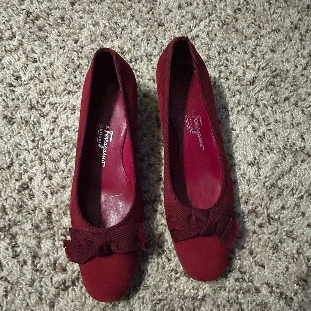 SALVATORE Ferragamo Suede Floral Print Pumps - Image 6