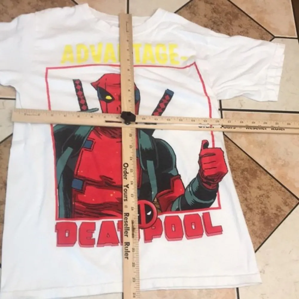 Marvel Deadpool graphic design T-shirt size small - Image 6