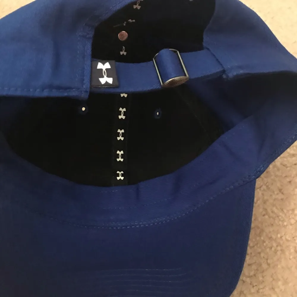 Royal blue black under Armour hat - Image 3