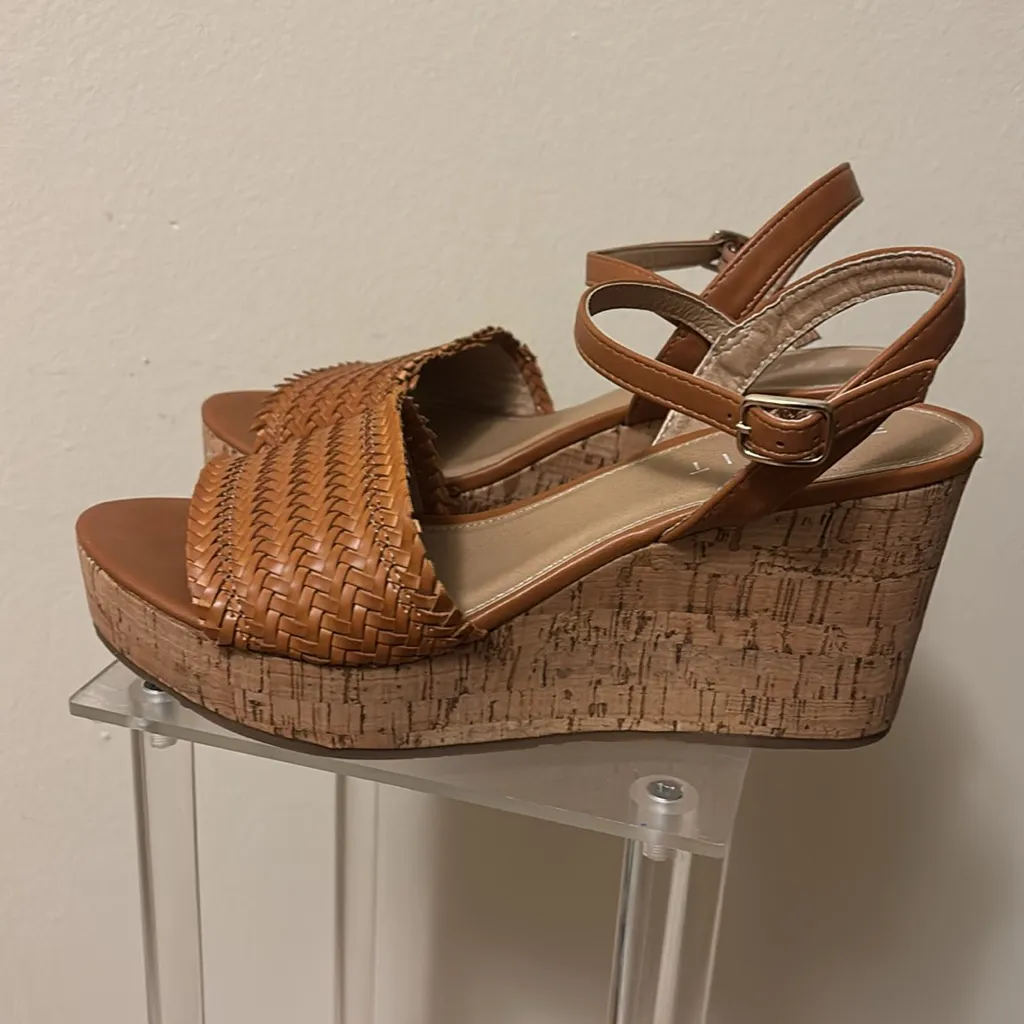 Esprit Brown Leather Sandals with Woven Detail - Image 7