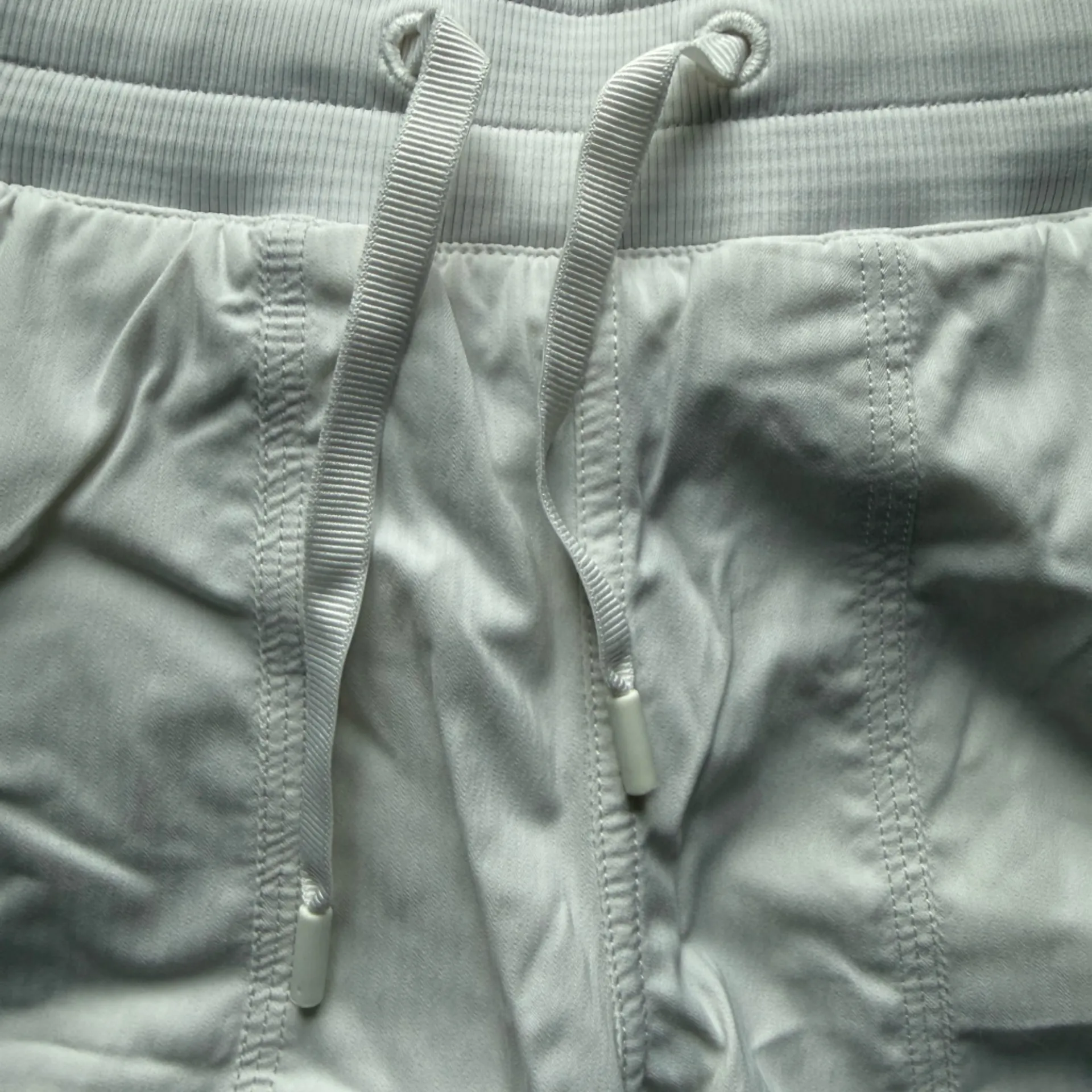 Lululemon Studio II Crop 20” *Lined - size 4 - Image 3