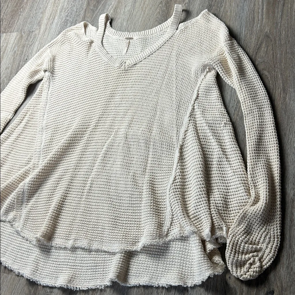 Free People Honeycomb Knit Cold-Shoulder Hi-Low Sweater Size Large - Image 12