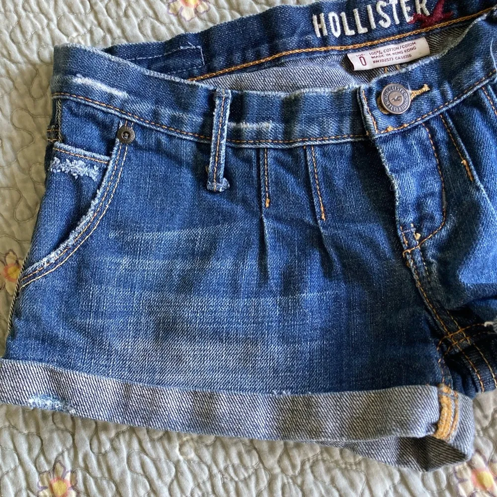 Hollister denim shorts size 0 - Image 4