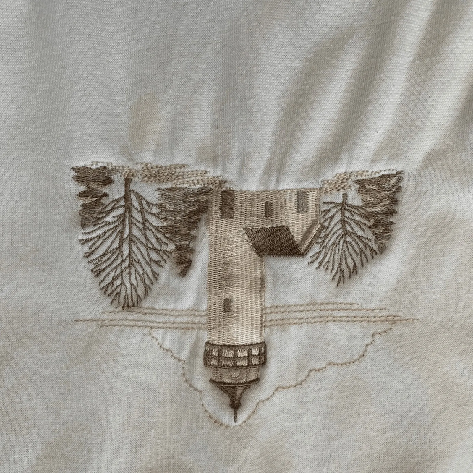 Vintage Cream Embroidered Lighthouse Sweatshirt Large Petite LP Cozy Cottage Tan Size undefined - Image 7