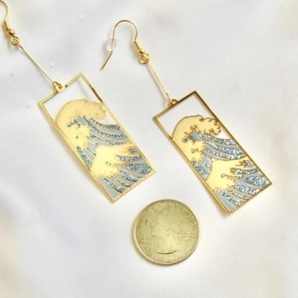 Wave Tile Earrings Gold - Image 4