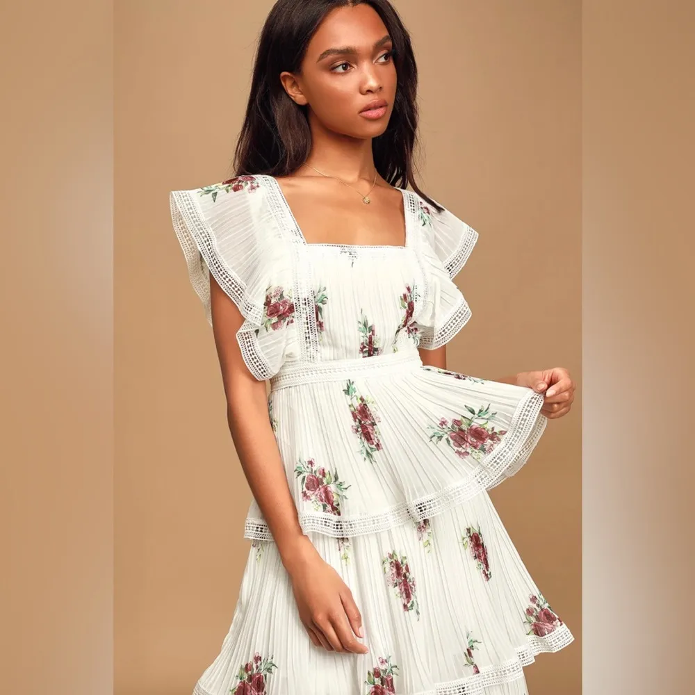 NWT Thriving Romance White Floral Print Tiered Midi Dress size M - Image 2