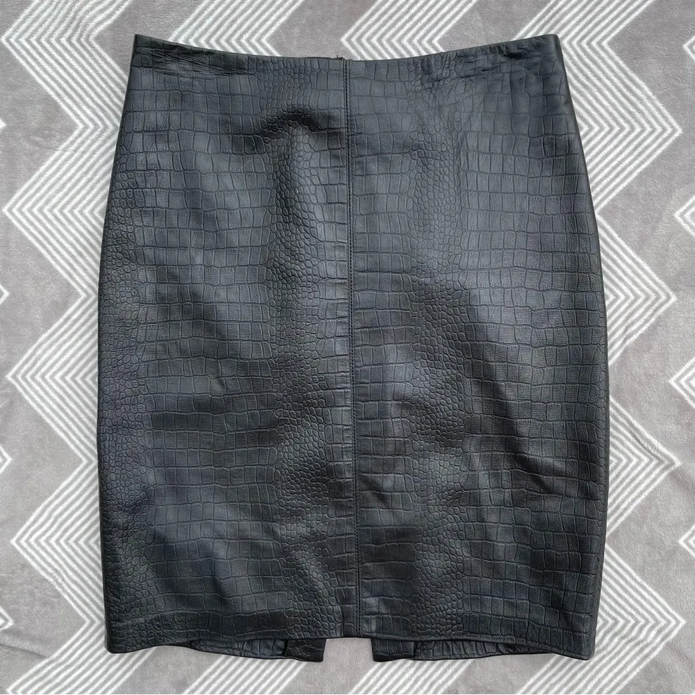 90s Vintage Laundry by Shelli Segal Croc Embossed Lamb Leather Pencil Skirt - Image 2