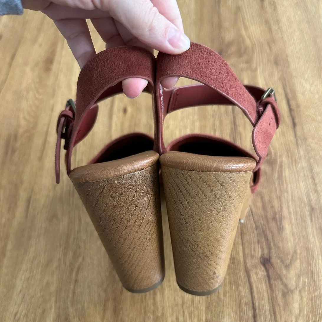 Universal Thread Marcia Heeled Clogged Size 7 - Image 9