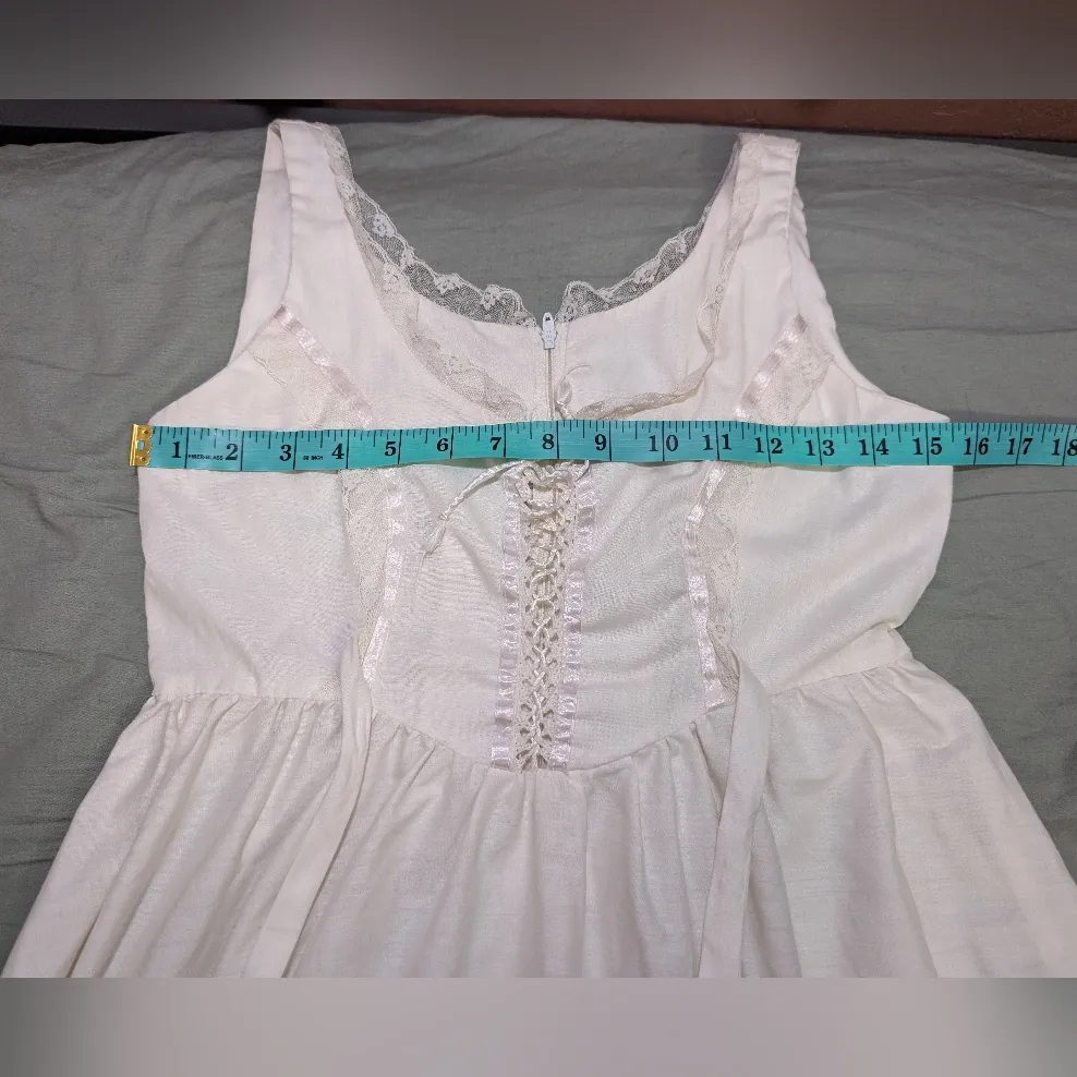 Vintage Women's Victorian Style Dress/Under Dress Cream - Image 4