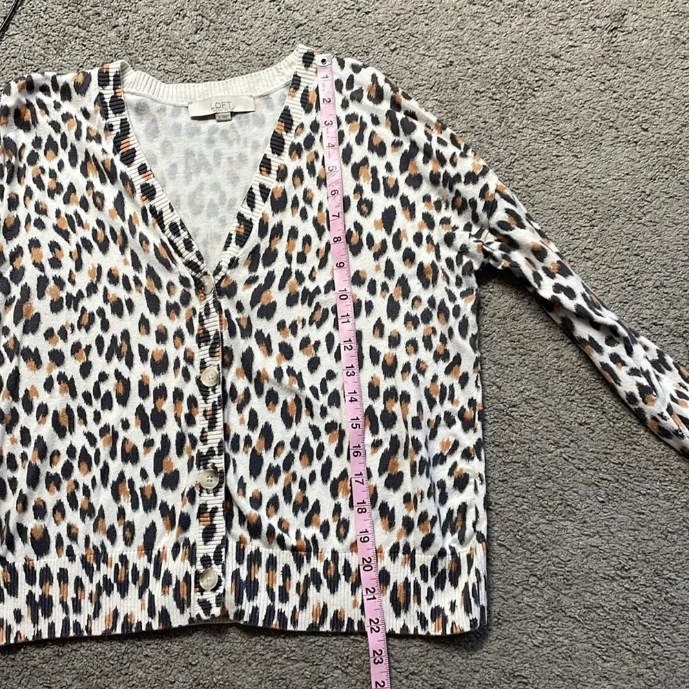 LOFT Cream Animal Print V-Neck Cardigan Sweater | Size Small - Image 9