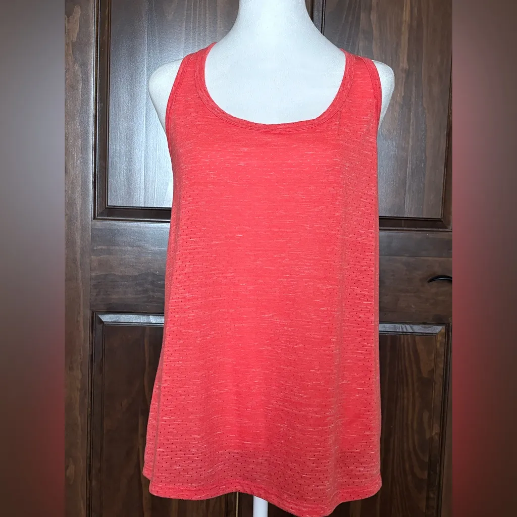 Women's Athletic Works Sleeveless Coral Top Size Medium - Image 2